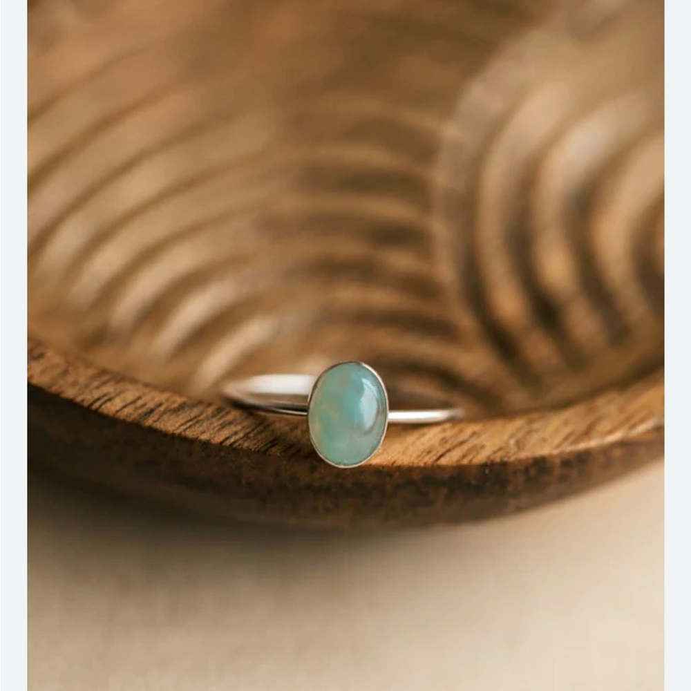 Elegant Gold Opal Ring Size 9